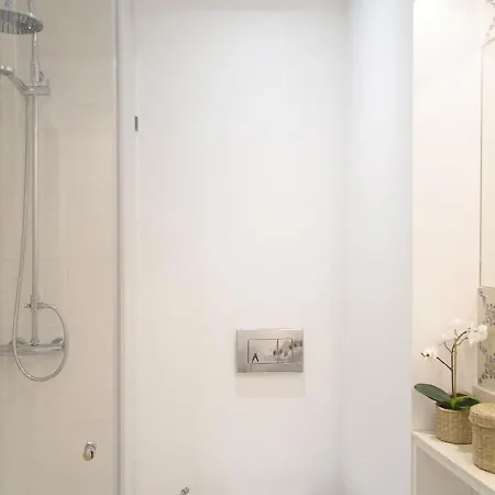 Santos Cozy With Ac And Terrace Лиссабон