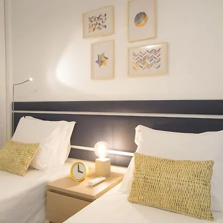 Santos Cozy With Ac And Terrace * Лиссабон